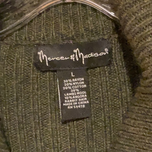 Hunter Green Cable Knit Cardigan Long Sleeve Sweater Button Down - Picture 3 of 3